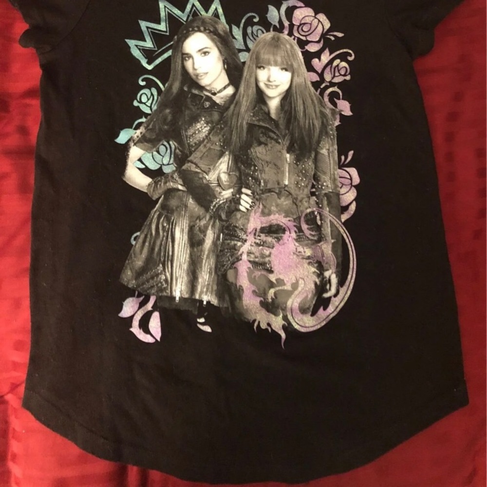 Disney descendants 2 tee shirt kids Large